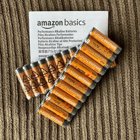 12-Pack AAA Batteries Amazon Basics Alkaline High-Performance 1.5 Volt - Picture 5 of 5